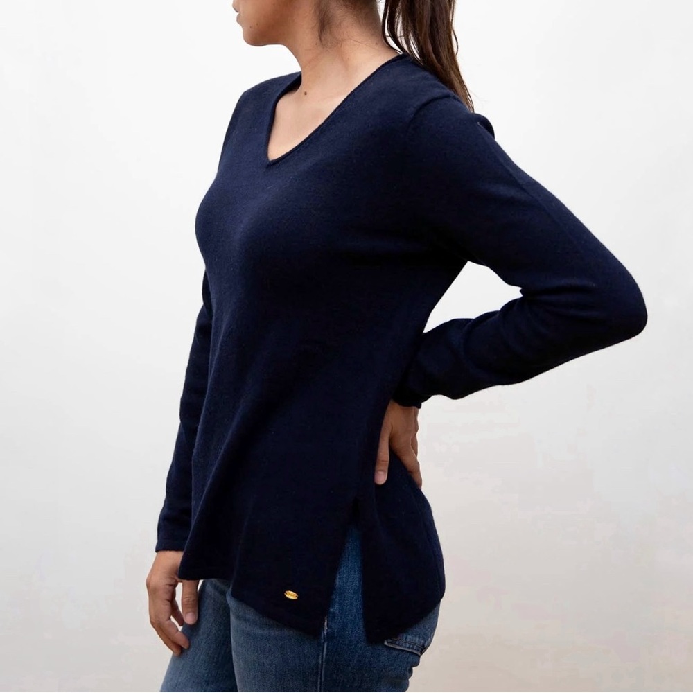 Kenar Women’s Black 100% Merino Wool V-Neck Sweater Size Small Minimalist‎